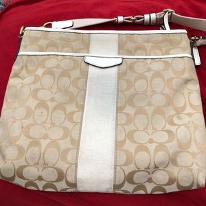 Medium size over the shoulder coach purse!